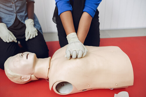 medical-students-are-practicing.jpg