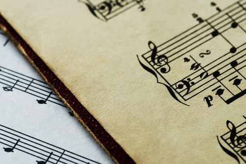 gros-plan-feuille-musicale.jpg